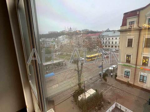 комерційна за адресою Спаська вул., 5