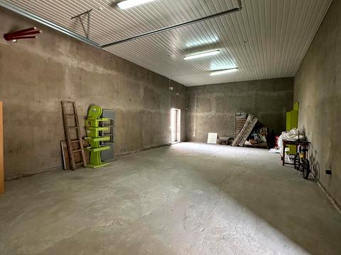 коммерческая по адресу Романа Шухевича, 2б