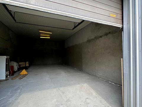 коммерческая по адресу Романа Шухевича, 2б