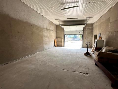 коммерческая по адресу Романа Шухевича, 2б