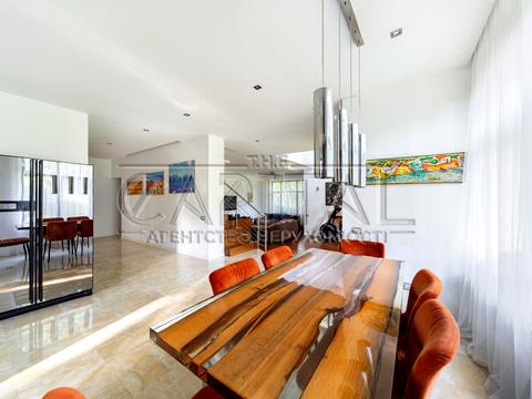 будинок за адресою Патріарха Володимира Романюка вул. (Жовтнева)