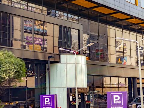 комерційна за адресою Вадима Гетьмана вул., 6