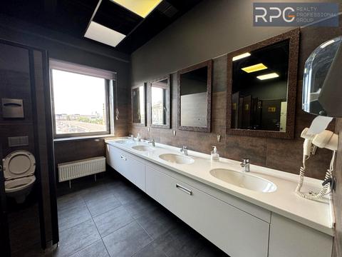 комерційна за адресою Вадима Гетьмана вул., 6