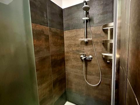 комерційна за адресою Вадима Гетьмана вул., 6