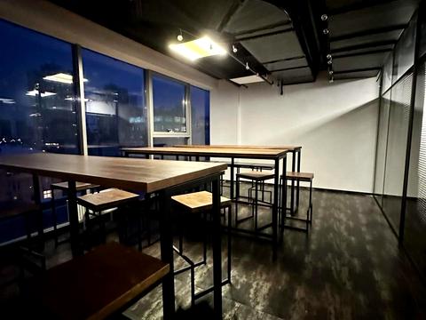 комерційна за адресою Вадима Гетьмана вул., 6