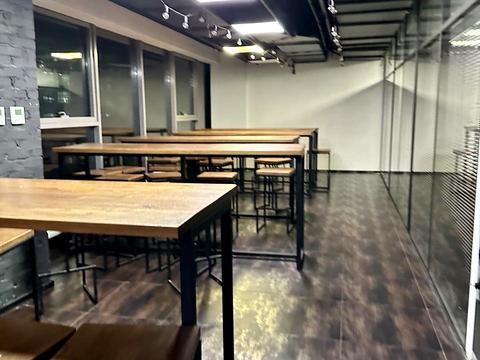 комерційна за адресою Вадима Гетьмана вул., 6