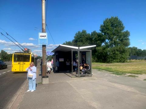 комерційна за адресою Романа Шухевича просп. (Генерала Ватутіна), 2