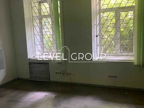 комерційна за адресою Богдана Хмельницького вул., 84