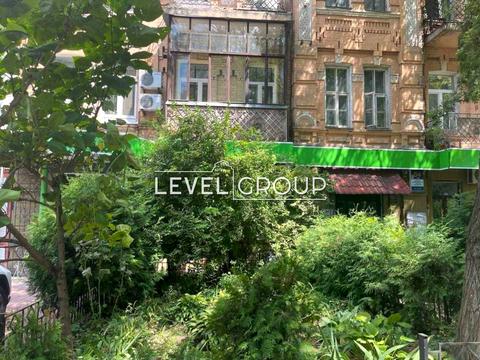 комерційна за адресою Богдана Хмельницького вул., 84