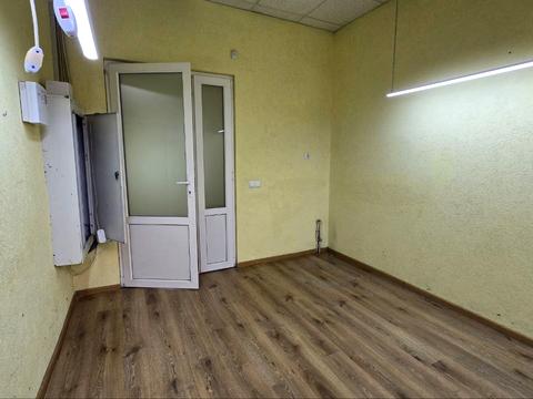 комерційна за адресою Молодіжна, 2/3г
