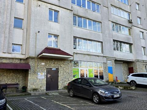 комерційна за адресою Молодіжна, 2/3г