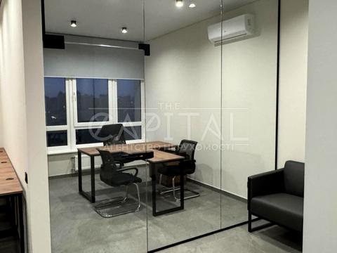 комерційна за адресою Жилянська вул., 68