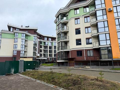 комерційна за адресою Радистів вул., 40