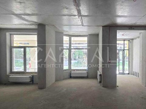 комерційна за адресою Радісна, 4А