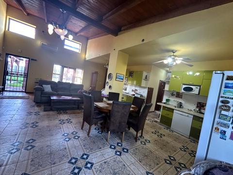 будинок за адресою Набережный переулок, 1