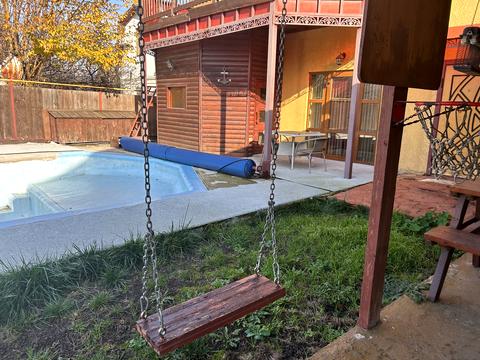 будинок за адресою Набережный переулок, 1