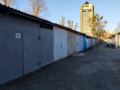 паркомісце за адресою Ґарета Джонса вул. (Сім'ї Хохлових), 8А