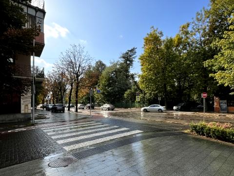 комерційна за адресою Андрія Мельника вул. (), 11