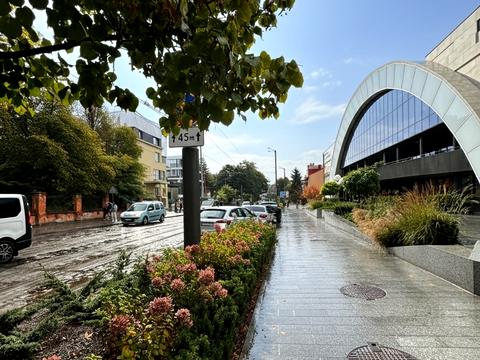 комерційна за адресою Андрія Мельника вул. (), 11