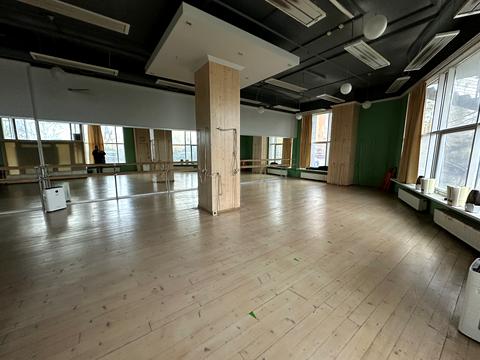 комерційна за адресою Оболонська набережна вул., 1, к2