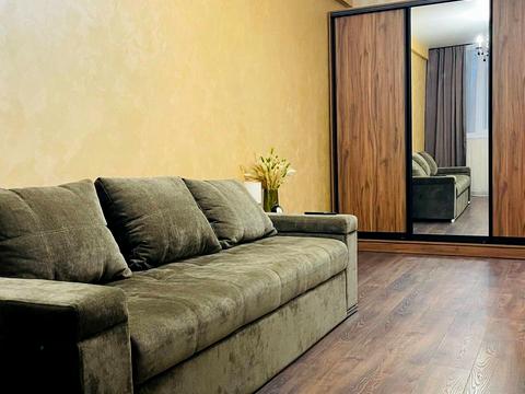 квартира по адресу Парижской Коммуны ул., 4