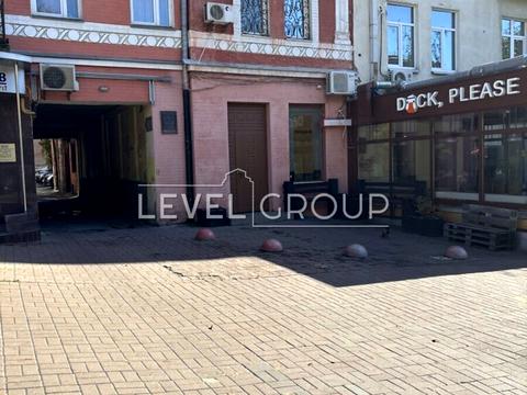 комерційна за адресою Володимирська вул., 81а