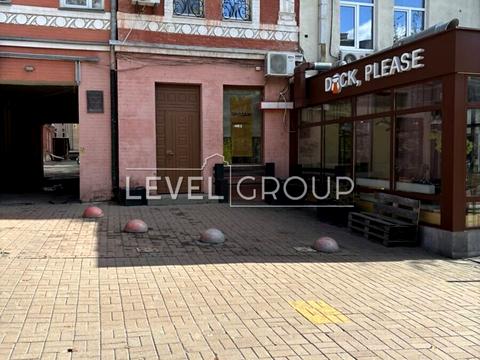 комерційна за адресою Володимирська вул., 81а