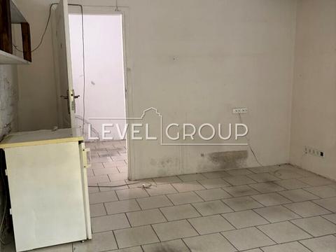 комерційна за адресою Володимирська вул., 81а