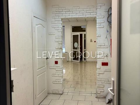 комерційна за адресою Володимирська вул., 81а