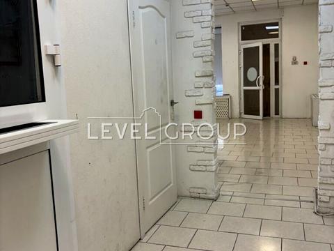 комерційна за адресою Володимирська вул., 81а