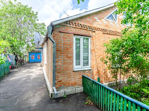 будинок за адресою Карлівка, Центральна, 1