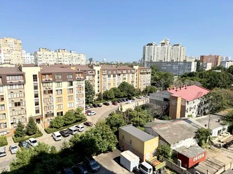 квартира за адресою Зоопаркова вул., 8