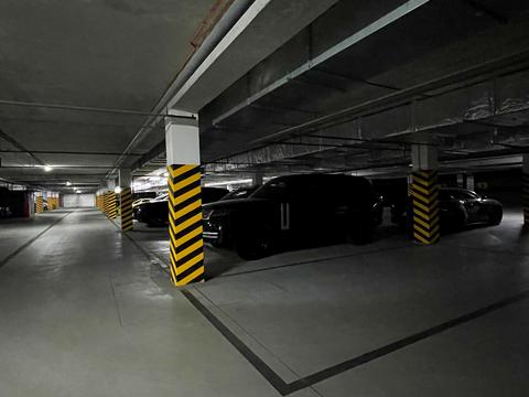 паркомісце за адресою Набережна Перемоги вул., 7