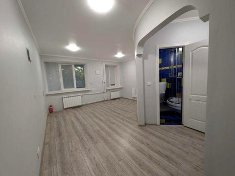 комерційна за адресою Володимирська вул., 76