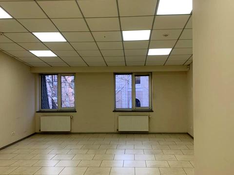 комерційна за адресою Єврейська вул., 23