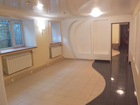 комерційна за адресою Інститутська вул., 22/7