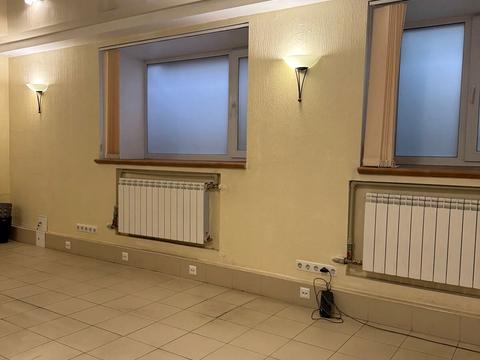 комерційна за адресою Інститутська вул., 22/7