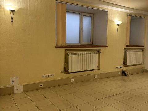 комерційна за адресою Інститутська вул., 22/7