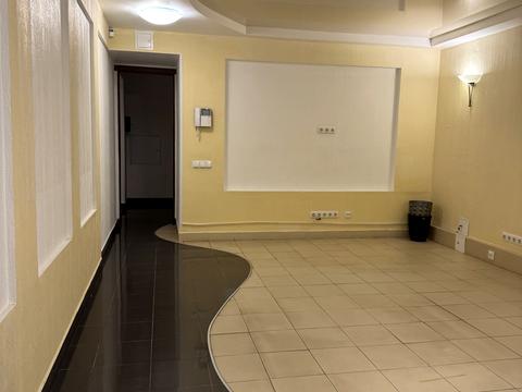 комерційна за адресою Інститутська вул., 22/7