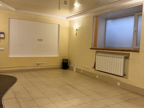 комерційна за адресою Інститутська вул., 22/7