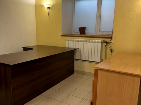 комерційна за адресою Інститутська вул., 22/7