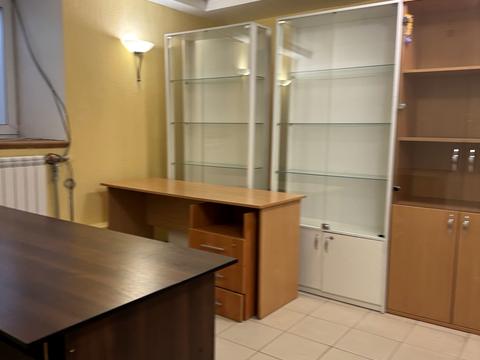 комерційна за адресою Інститутська вул., 22/7