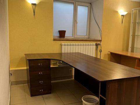 комерційна за адресою Інститутська вул., 22/7