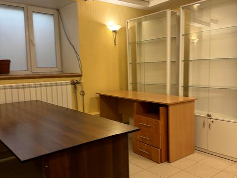 комерційна за адресою Інститутська вул., 22/7