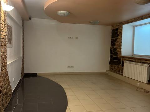 комерційна за адресою Інститутська вул., 22/7