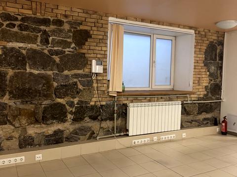 комерційна за адресою Інститутська вул., 22/7