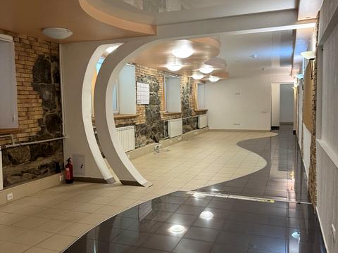 комерційна за адресою Інститутська вул., 22/7