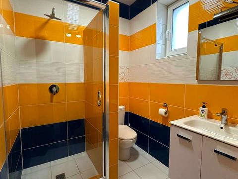 комерційна за адресою Грушевського вул., 1