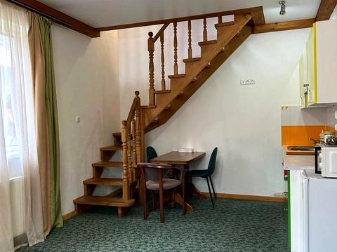 комерційна за адресою Грушевського вул., 1