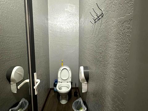 комерційна за адресою Грушевського вул., 1